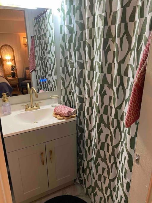 Seashore Waikiki Studio 1 Block From A Beach No Resort Fees Honolulu Esterno foto